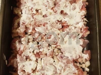 Vištienos krūtinėlės apkepas su grybais ir bulvėmis po sūrio plutele Žingsnis 8