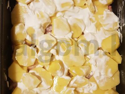 Vištienos krūtinėlės apkepas su grybais ir bulvėmis po sūrio plutele Žingsnis 11