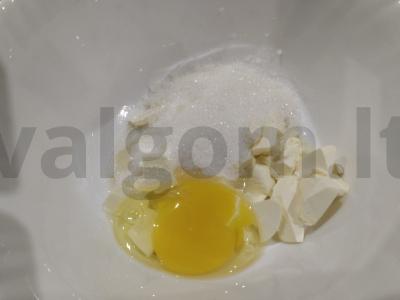 Varškės keksiukai su bananais ir kokosų drožlėmis Žingsnis 1