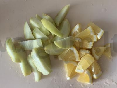 Gėrimas iš juodųjų serbentų, obuolių ir citrinos Žingsnis 1