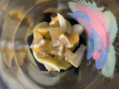 Gėrimas iš juodųjų serbentų, obuolių ir citrinos Žingsnis 2