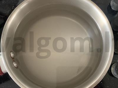 Gėrimas iš juodųjų serbentų, obuolių ir citrinos Žingsnis 3