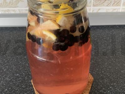 Gėrimas iš juodųjų serbentų, obuolių ir citrinos Žingsnis 5