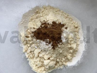 Žalios miltų keksiukas „Tamsus uogas“ Žingsnis 2