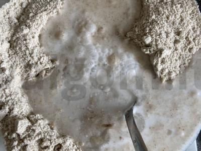 Žalios miltų keksiukas „Tamsus uogas“ Žingsnis 4