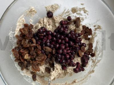 Žalios miltų keksiukas „Tamsus uogas“ Žingsnis 5