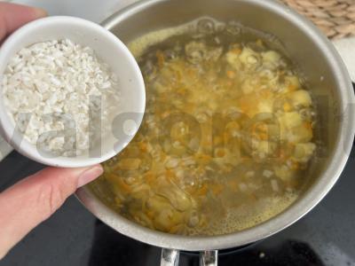 Vaikams skirtas upėtakio žuvies sriuba Žingsnis 4