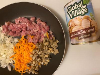 Rulėliai „Pyras ir pasaulis“ su triušio filė, grybais ir daržovėmis Žingsnis 4