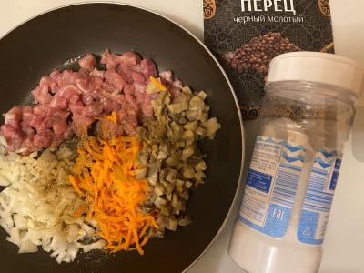 Rulėliai „Pyras ir pasaulis“ su triušio filė, grybais ir daržovėmis Žingsnis 5