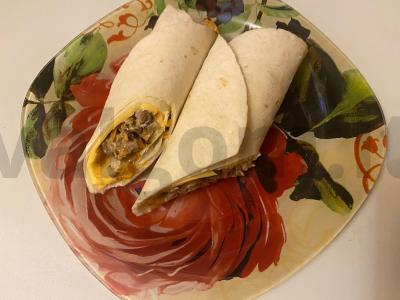 Rulėliai „Pyras ir pasaulis“ su triušio filė, grybais ir daržovėmis pagrindine nuotrauka