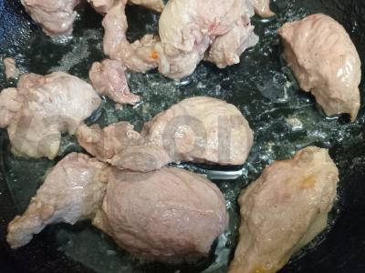 Makaronai su troškinta kiauliena ir daržovėmis Žingsnis 3