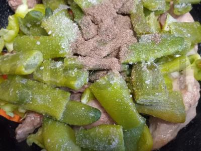 Makaronai su troškinta kiauliena ir daržovėmis Žingsnis 7