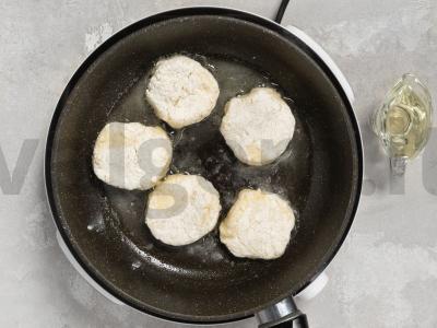 Kotletai su kopūstais keptuvėje Žingsnis 6