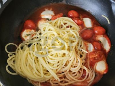 Makaronai su mocarela ir pomidorais Žingsnis 3