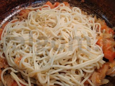 Skani spageti su pomidorais grietinės padaže Žingsnis 5