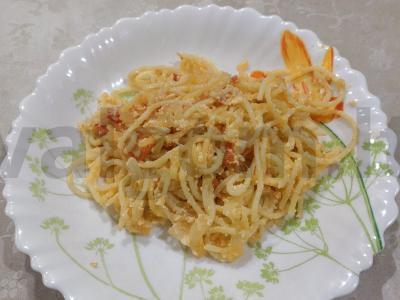 Skani spageti su pomidorais grietinės padaže pagrindine nuotrauka