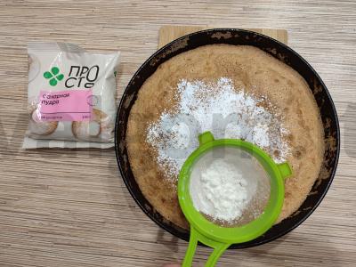 Šarlotė su bananais ir cukraus pudros pabarstukais Žingsnis 7