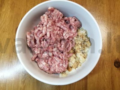 Mėsos kotletai su sūrio įdaru pietums Žingsnis 2