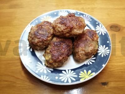 Mėsos kotletai su sūrio įdaru pietums Žingsnis 7