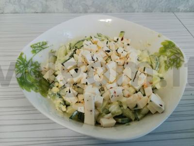 Salotas su česnakine žole, agurku ir brynza Žingsnis 5