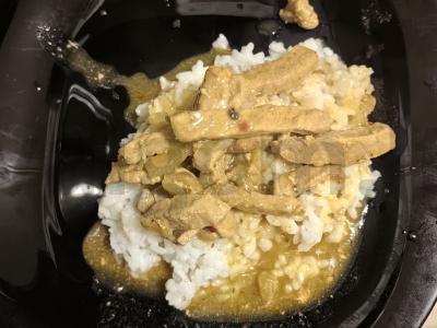 Ryžiai su mėsa padaže pagrindine nuotrauka