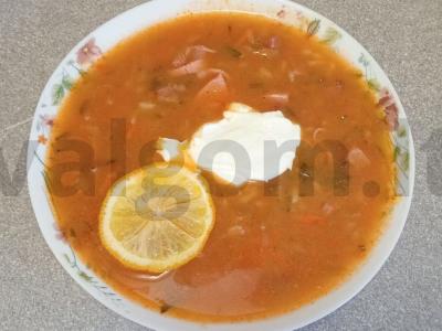 Sultinys su kiaulienos šonkauliais ir ryžiais pagrindine nuotrauka