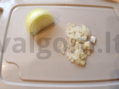 Dešrelės, keptos su bulvėmis po sūriu Žingsnis 2