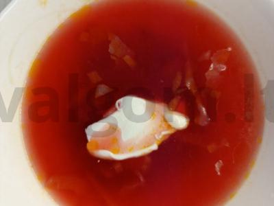 Borsčas su kečupu pagrindine nuotrauka