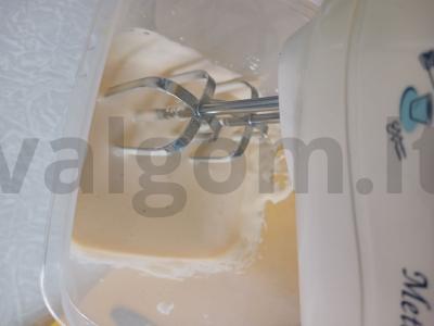 Šarlotė su kriaušėmis, vyšniomis ir cinamonu Žingsnis 5