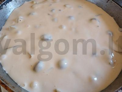 Šarlotė su kriaušėmis, vyšniomis ir cinamonu Žingsnis 6