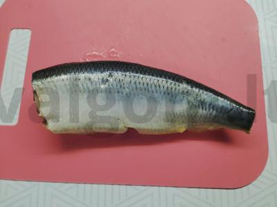 Sūdyta silkė su marinuotais svogūnais Žingsnis 1