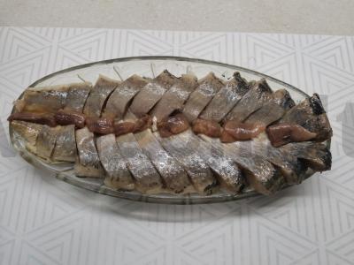 Sūdyta silkė su marinuotais svogūnais Žingsnis 2