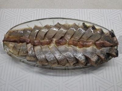 Sūdyta silkė su marinuotais svogūnais Žingsnis 3