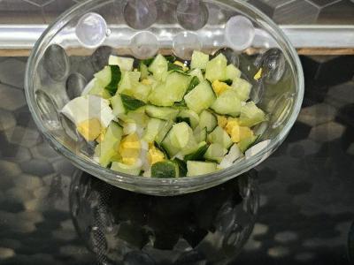 Kamčatkos krabų ir krevečių salotas Žingsnis 4