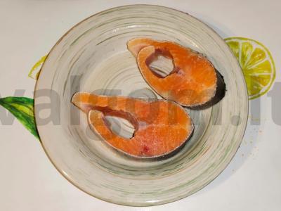 Lašišų steikai, kepti padaže Žingsnis 1