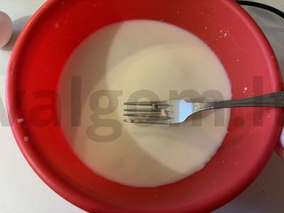 Purūs tešla su šviežiais mielėmis be raugo Žingsnis 3