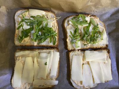 Sumuštinis su sūrio ir dešros gabalėliais bei daržovėmis Žingsnis 4