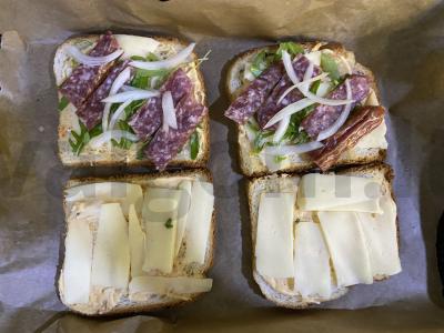 Sumuštinis su sūrio ir dešros gabalėliais bei daržovėmis Žingsnis 6