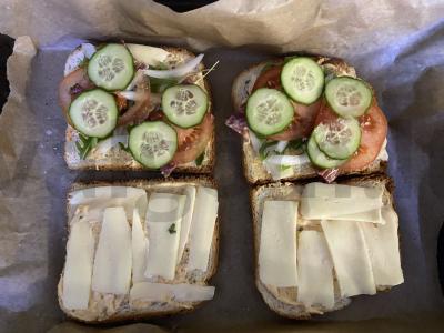 Sumuštinis su sūrio ir dešros gabalėliais bei daržovėmis Žingsnis 8