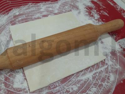 Pica „Naminė“ ant sluoksniuotos tešlos Žingsnis 2