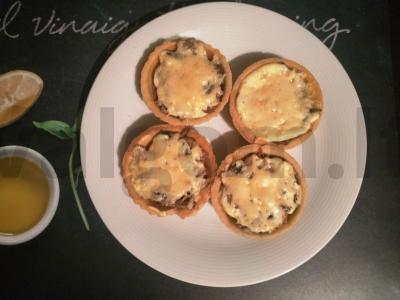 Įdarytos tartaletės su vištiena ir grybais pagrindine nuotrauka