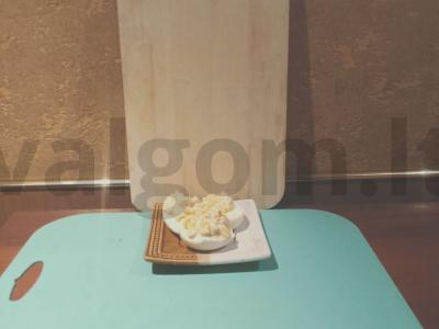 Užkandžių kiaušiniai su kepenėlių paštetu ir kukurūzais Žingsnis 2