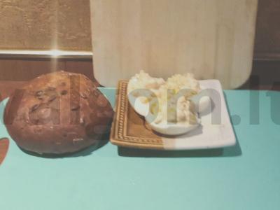 Užkandžių kiaušiniai su kepenėlių paštetu ir kukurūzais pagrindine nuotrauka