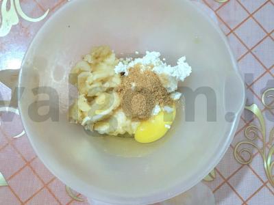 Varškės keksiukas su bananais mikrobangų krosnelėje Žingsnis 2