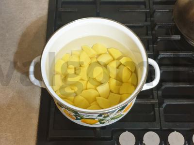 Bulvių košė su svogūnais ir parmezanu Žingsnis 2