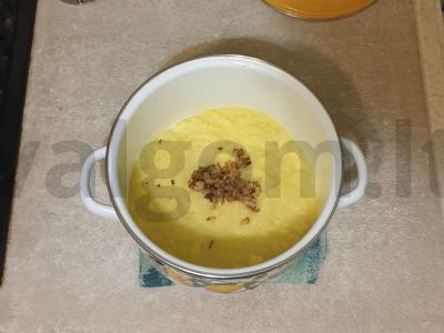 Bulvių košė su svogūnais ir parmezanu Žingsnis 6