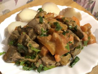 Kepenys su daržovėmis padaže pagrindine nuotrauka