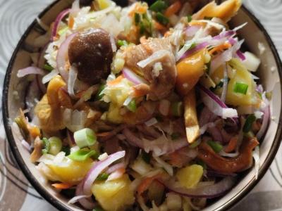 Užkandžių salotas „Kaip pas močiutę“ pagrindine nuotrauka