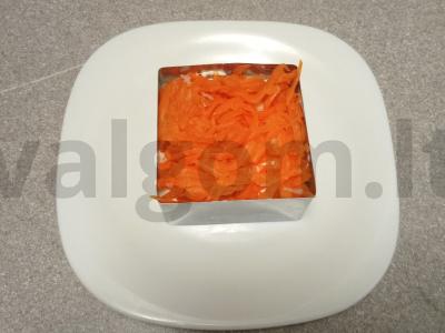 Salotas „Silkė po kailiu“ su spanguolėmis Žingsnis 5