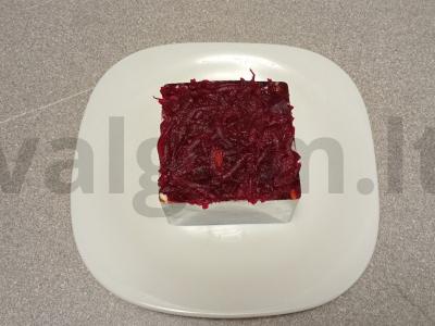 Salotas „Silkė po kailiu“ su spanguolėmis Žingsnis 7